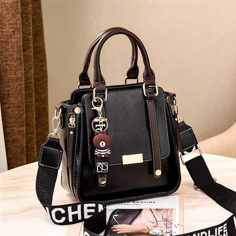 Bolsa Feminina de Coura Fashion - Melly