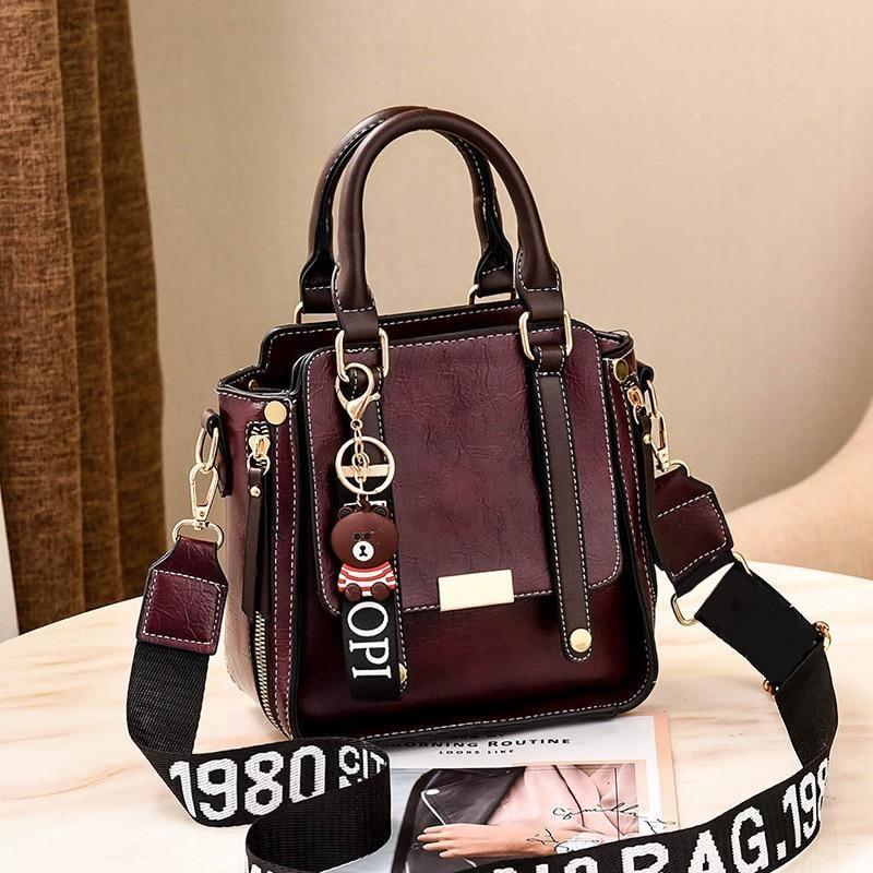 Bolsa Feminina de Coura Fashion - Melly